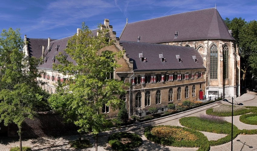 kruisherenhotel-maastricht-architecture-building-M-01-r